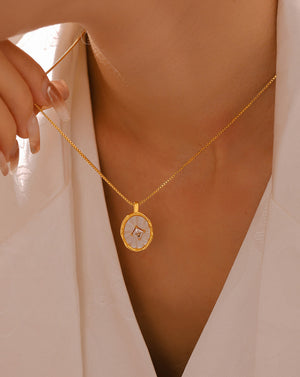 Vintage Oval Pendant Necklace with Mother of Pearl and Zirconia