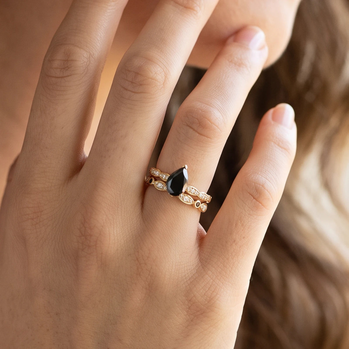 Selene‘s Eclipse | 1.5CT Pear Black Diamond & Scalloped Band Bridal Duo