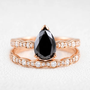 Nyx‘s Nocturne | 1.5CT Pear Cut Black Diamond & Scalloped Band Bridal Duo