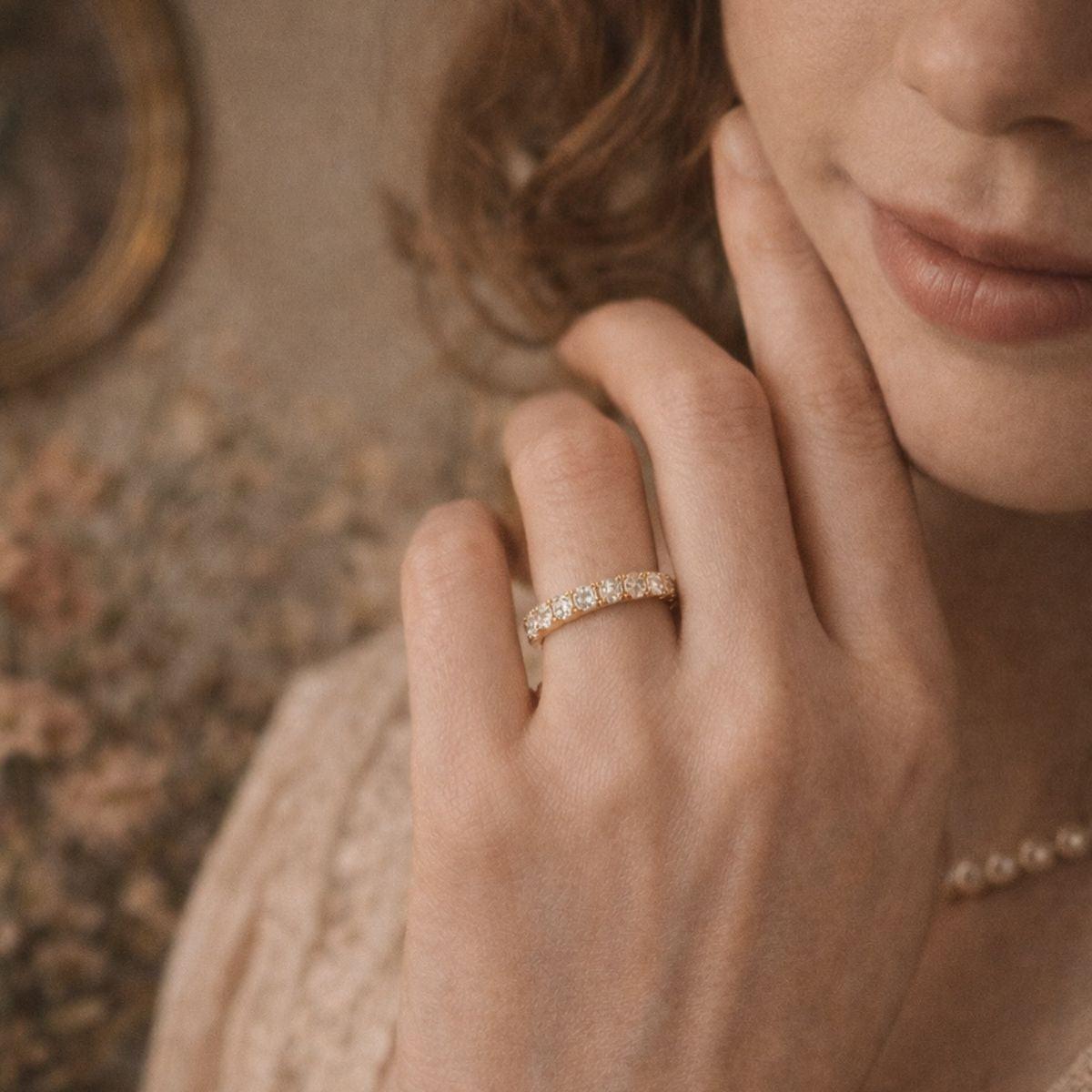 The Encircled Light | Round Cut Full Eternity Ring.