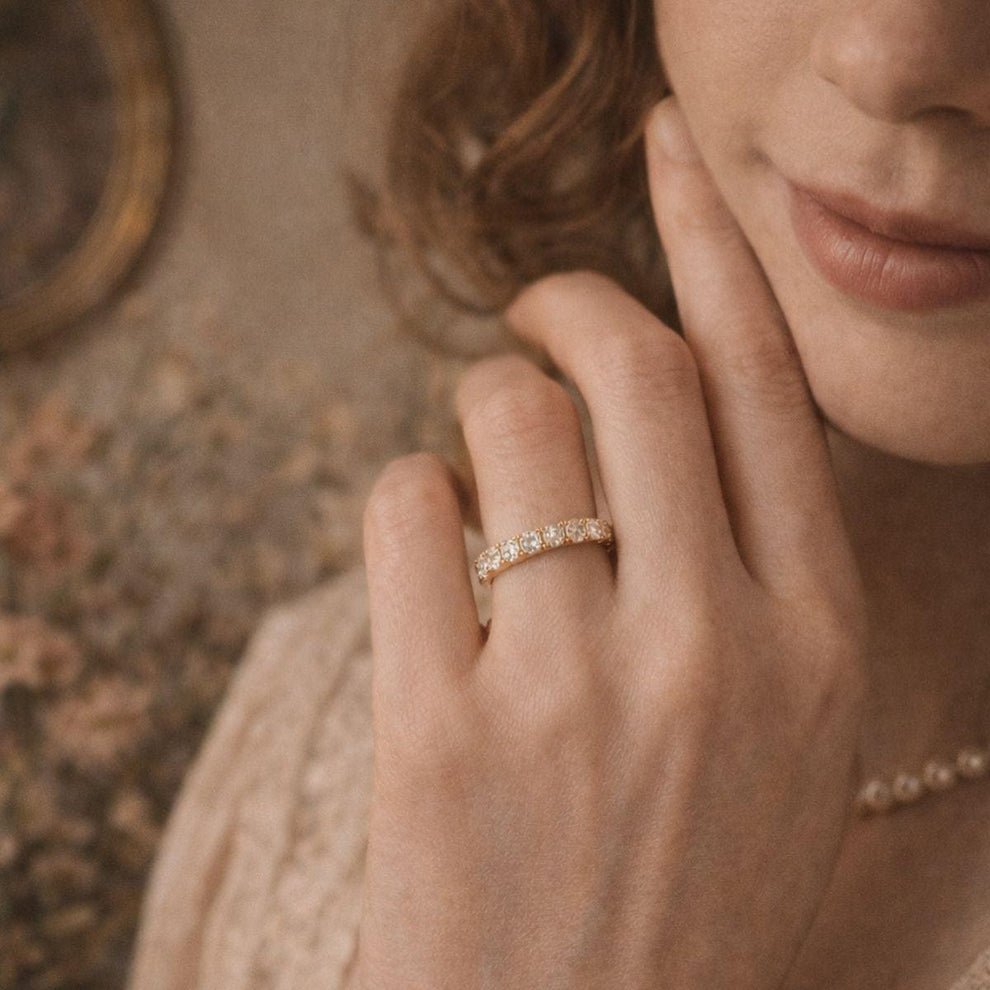 The Encircled Light | Round Cut Full Eternity Ring.