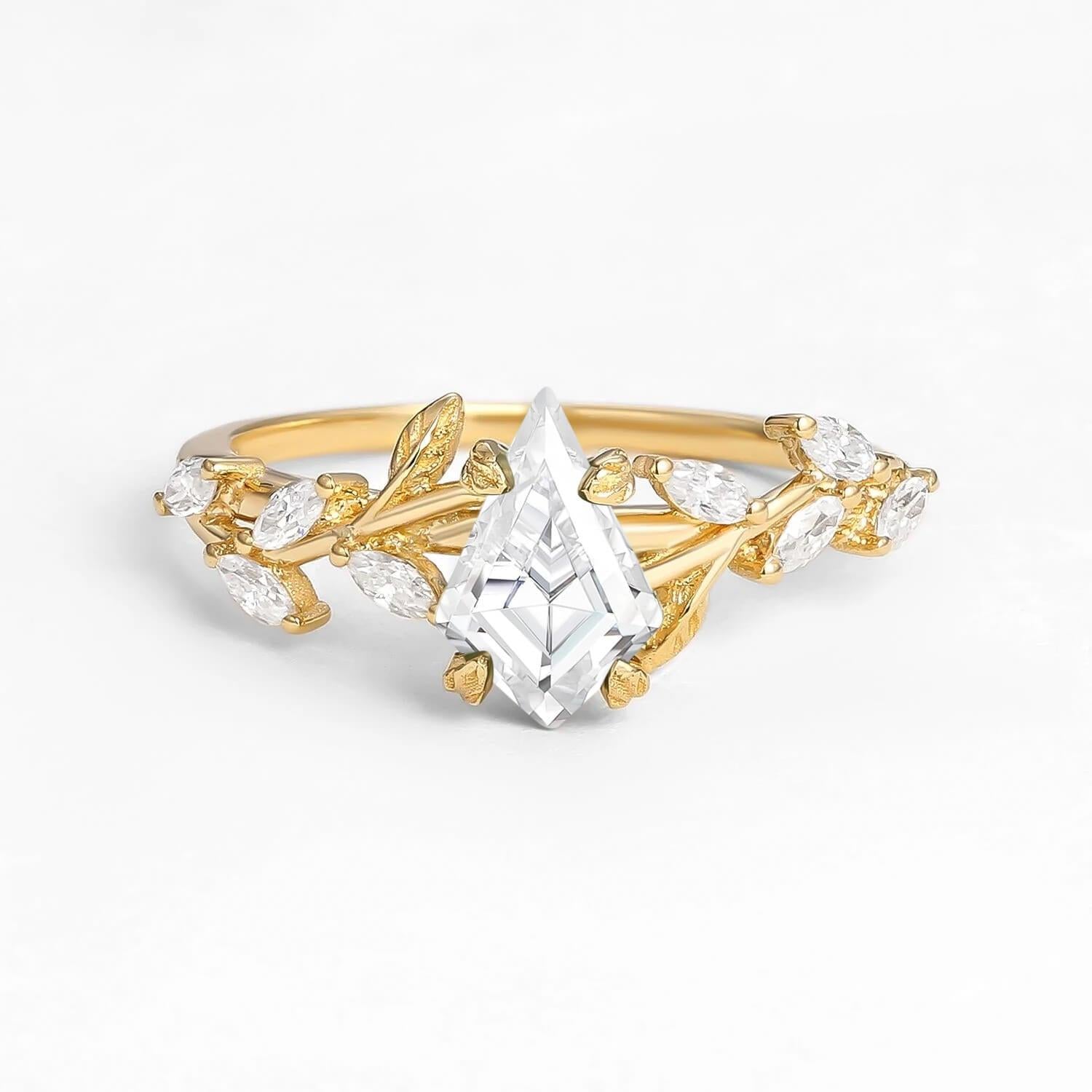 Verdiana’s Branching | Kite Cut Clear Moss Agate Engagement Ring.