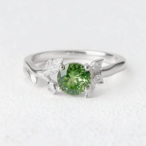 Lumière’s Verde | Round Cut Peridot Vine Engagement Ring