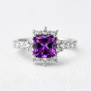 Aurora‘s Vesper | Princess Cut Purple Sapphire Solitaire Ring