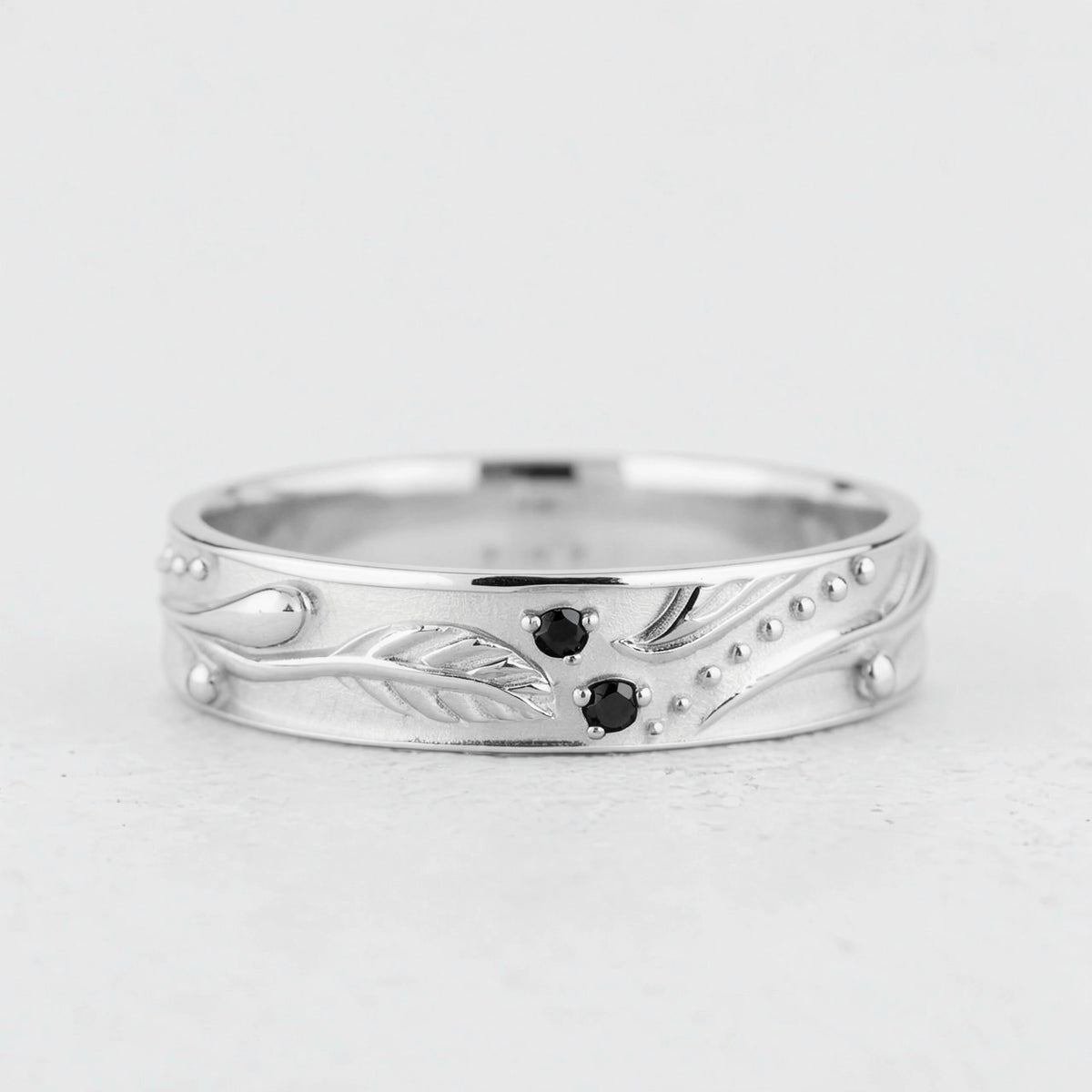 Olive Shade | Men’s Wedding Band with Black Sapphire.