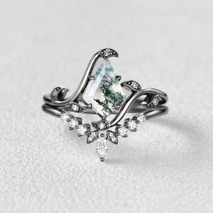 Ivy’s Shadow | Black Gold Kite Cut Moss Agate Leafy Engagement Ring Set 2pcs.