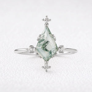 Hazel‘s Glade | Kite Cut Moss Agate Engagement Ring
