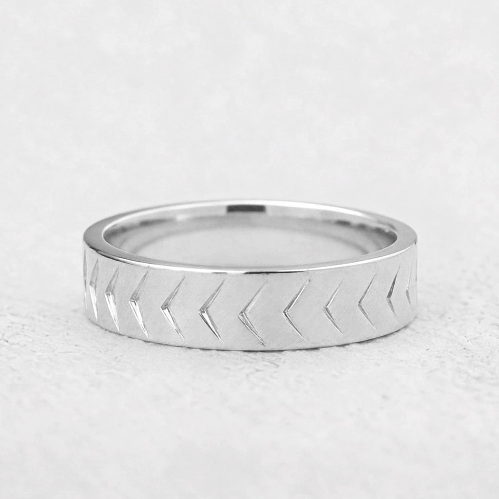 Arrow Edge | Polished Men’s Wedding Band.