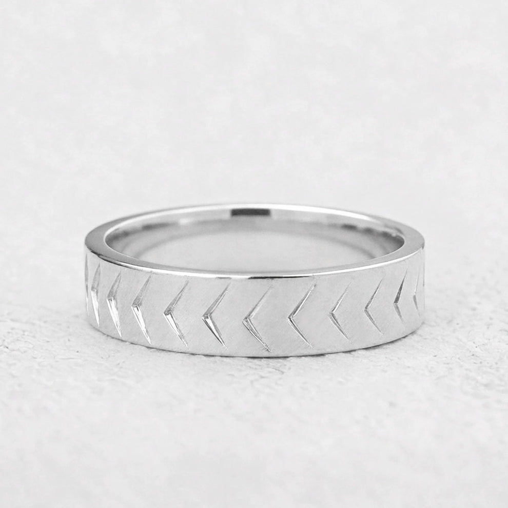 Arrow Edge | Polished Men’s Wedding Band.