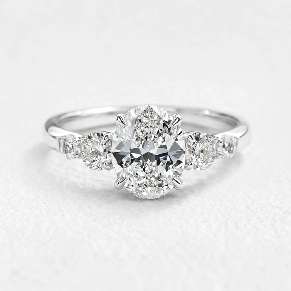 Audrey‘s Brilliance | Classic Oval Cut Diamond Ring.
