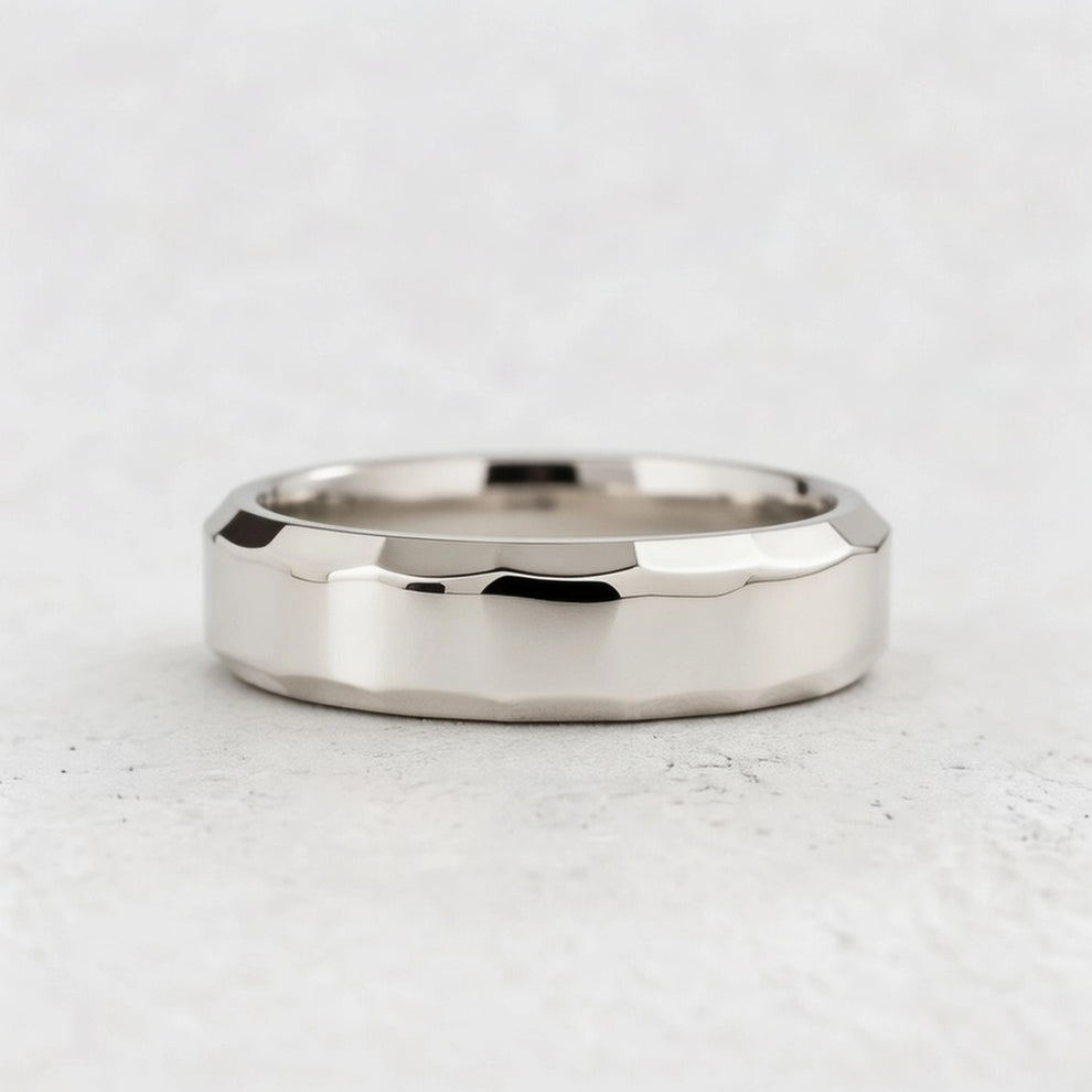 Ribbed Edge | Polished Men’s Wedding Band.