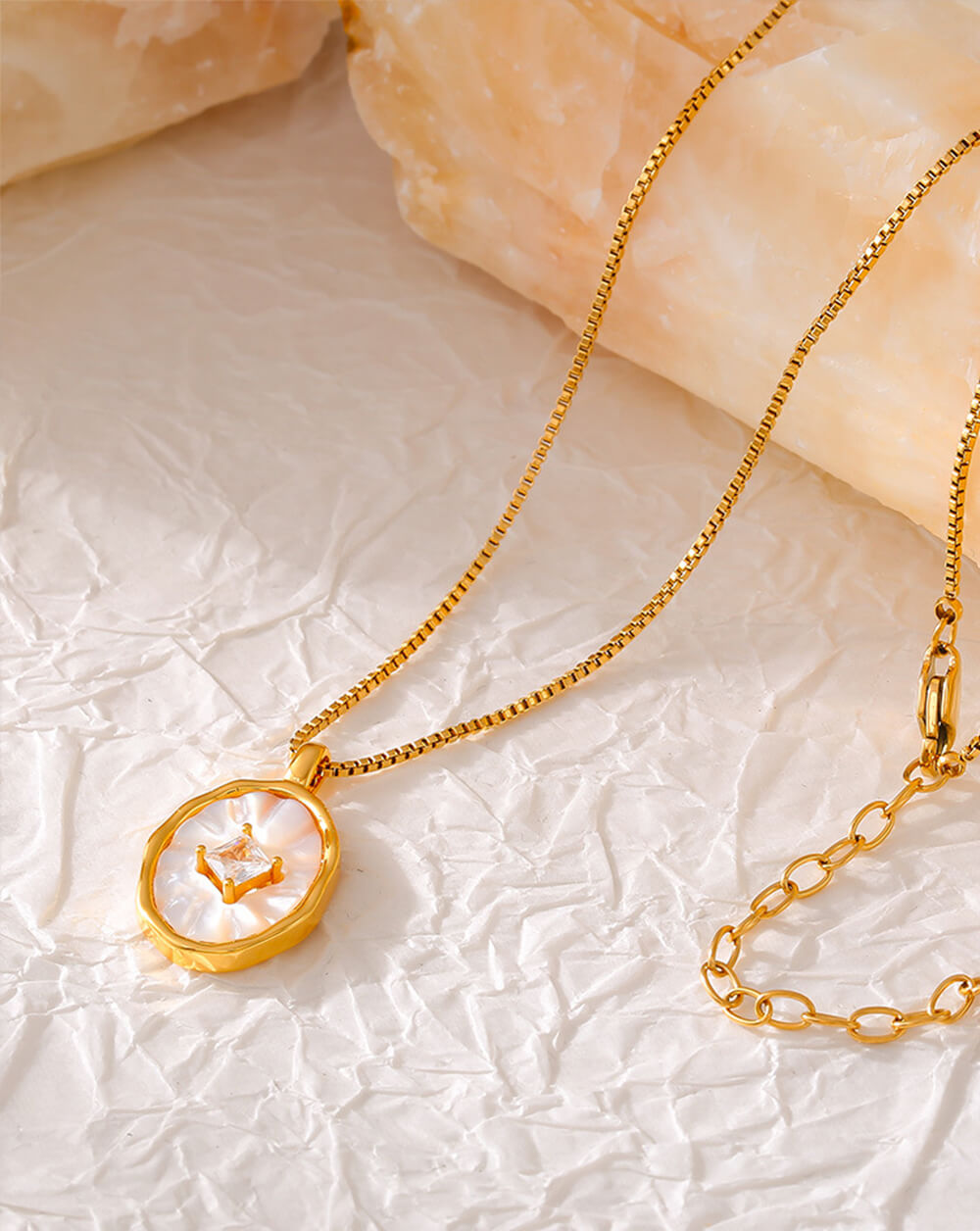 Vintage Oval Pendant Necklace with Mother of Pearl and Zirconia
