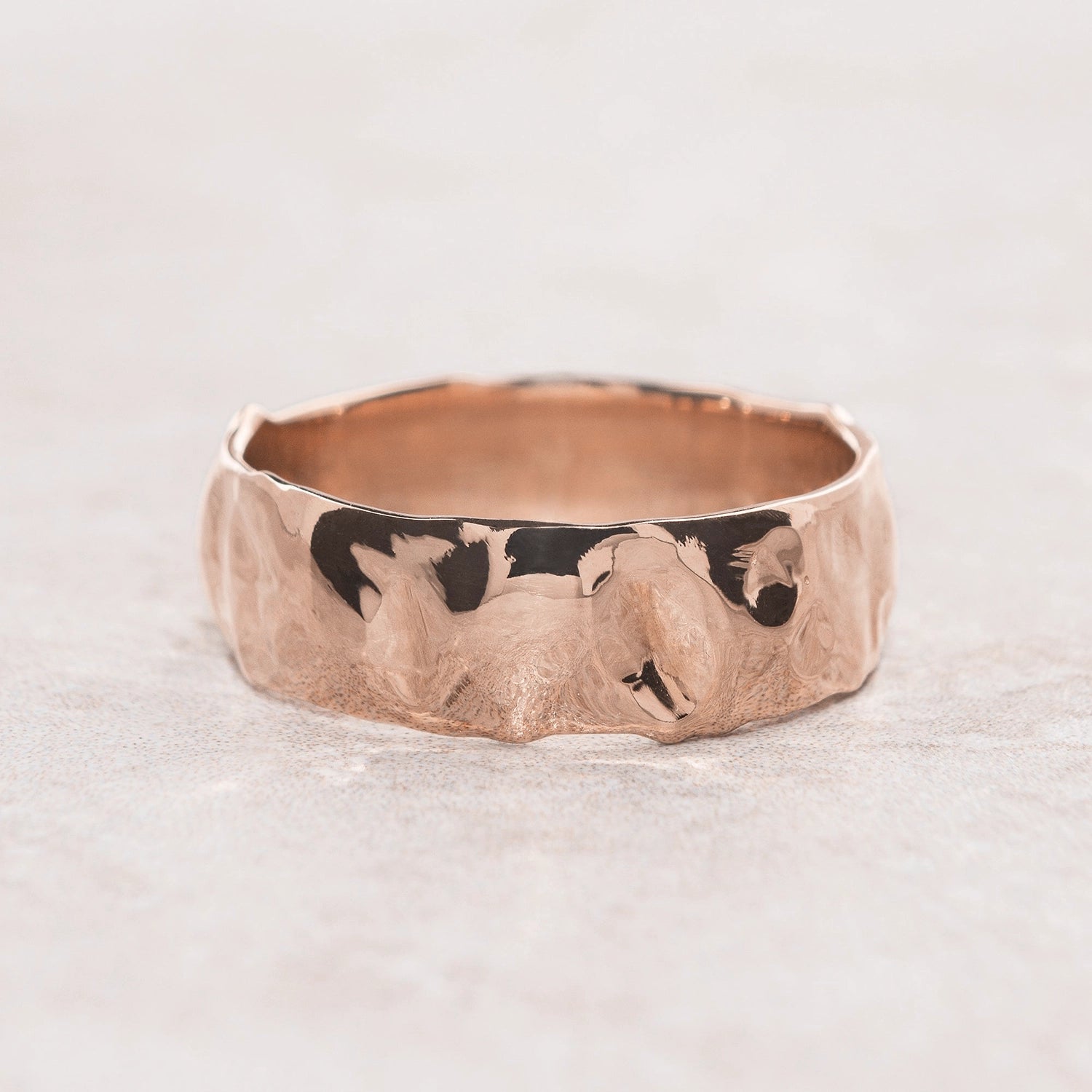 The Eternal Cast | Wide Band with Liquid Metal Texture.