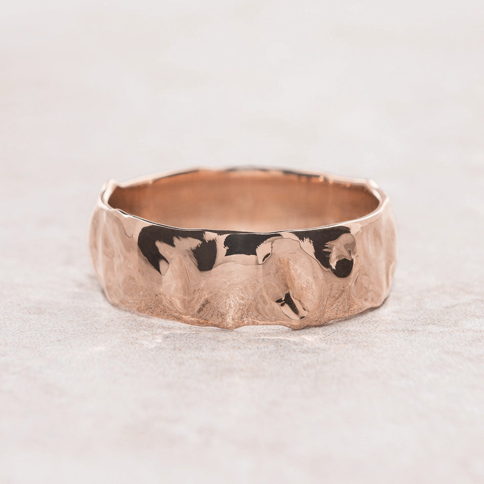 The Eternal Cast | Wide Band with Liquid Metal Texture.