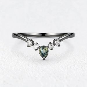 Marina‘s Tide | Teal Sapphire & Moissanite Wedding Band
