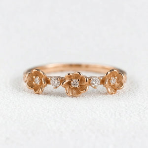Flora’s Trio | Three Flower Diamond Wedding Band.