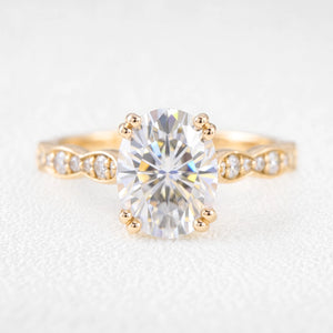 Venus’s Regalia | 1.5CT Oval-Cut Diamond Scalloped Pavé Bridal Set 2pcs