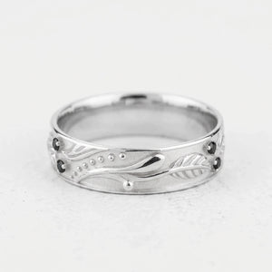 Olive Shade | Men’s Wedding Band with Black Sapphire.