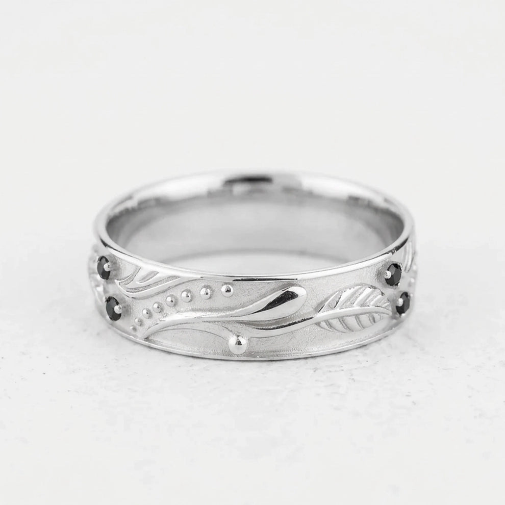 Olive Shade | Men’s Wedding Band with Black Sapphire.