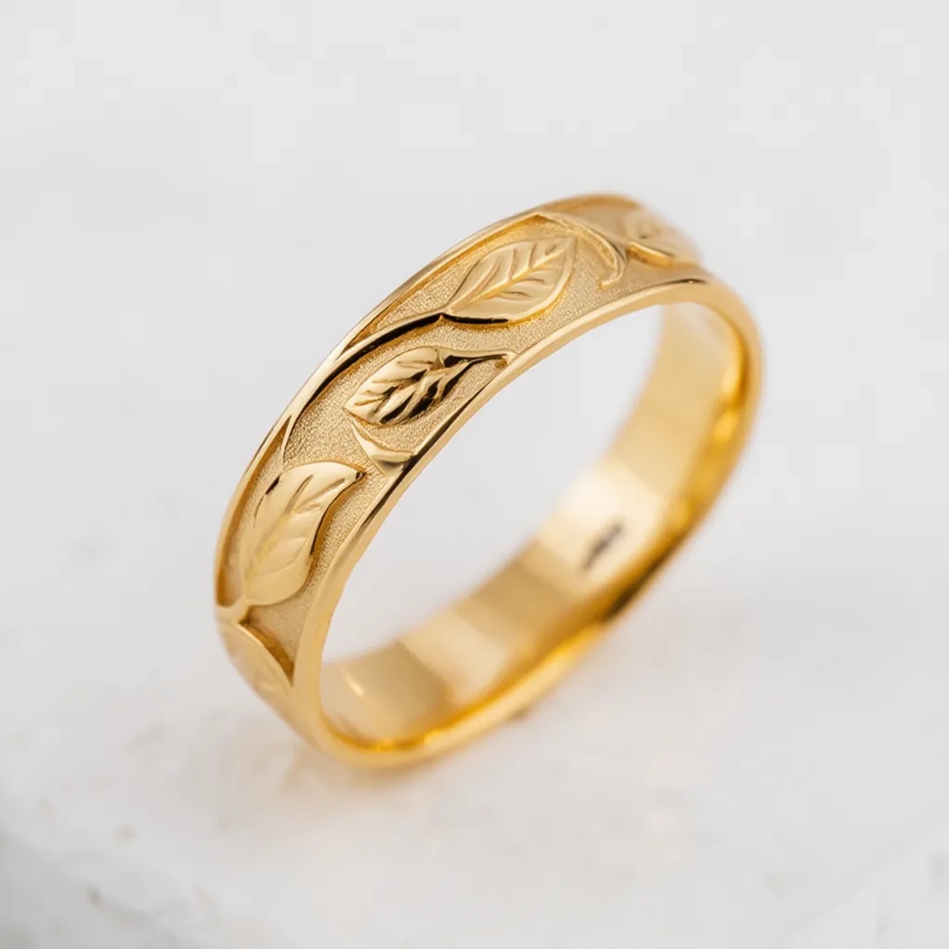 Apollo’s Laurel | Men’s Wedding Band.
