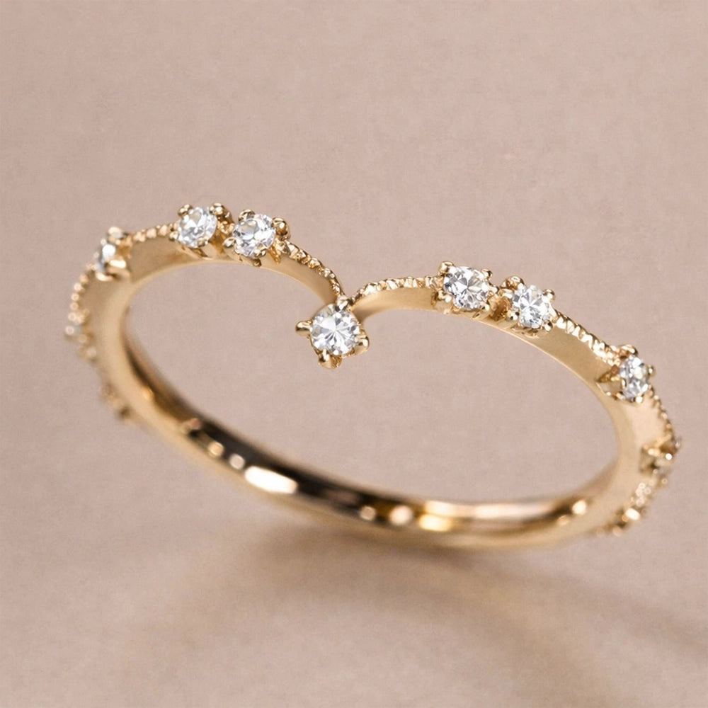 Round Cut Art Diamond Antique V-shaped Engagement Band.