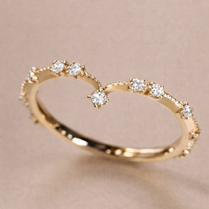 Round Cut Art Diamond Antique V-shaped Engagement Band.