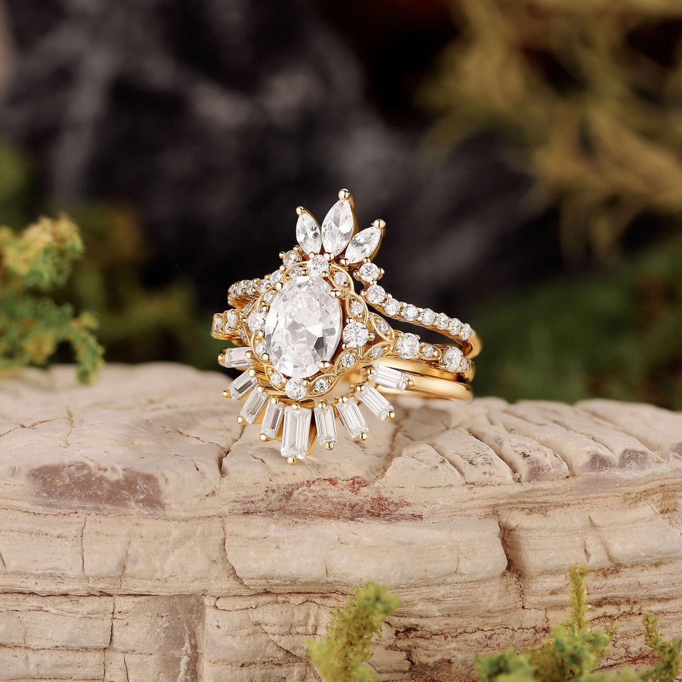 Victoria’s Coronet | Oval Cut Moissanite Sunflower Ring Set 3pcs.