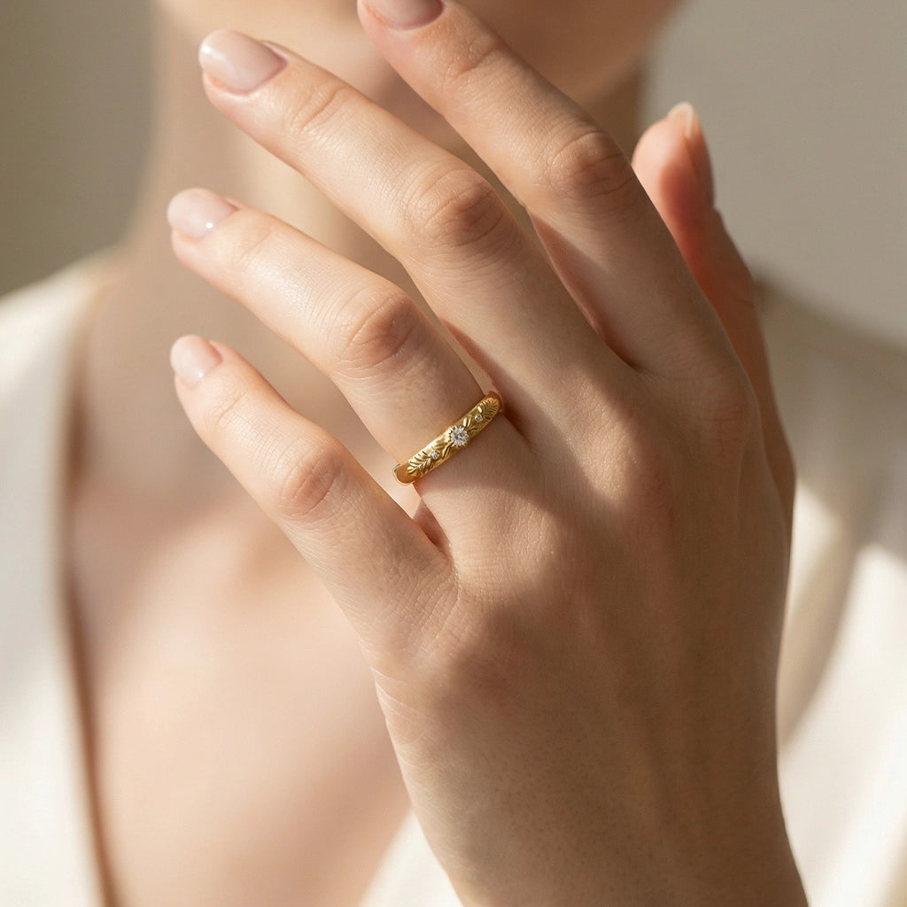 Ivy’s Wreath | Diamond Trio Wedding Band.