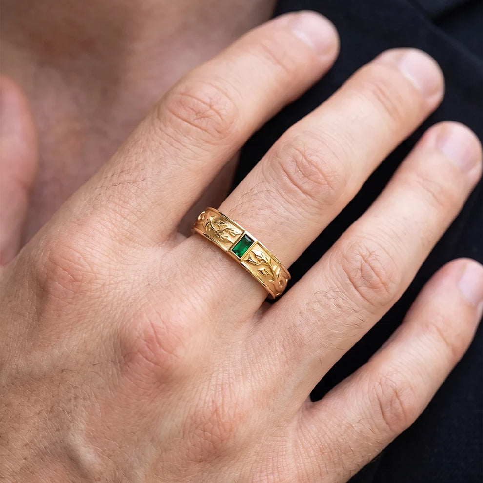 Augustus’ Keystone | Baguette Emerald Men‘s Band