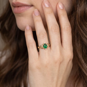 Aurora‘s Verdure | 1.5CT Oval Emerald Vintage Engagement Ring