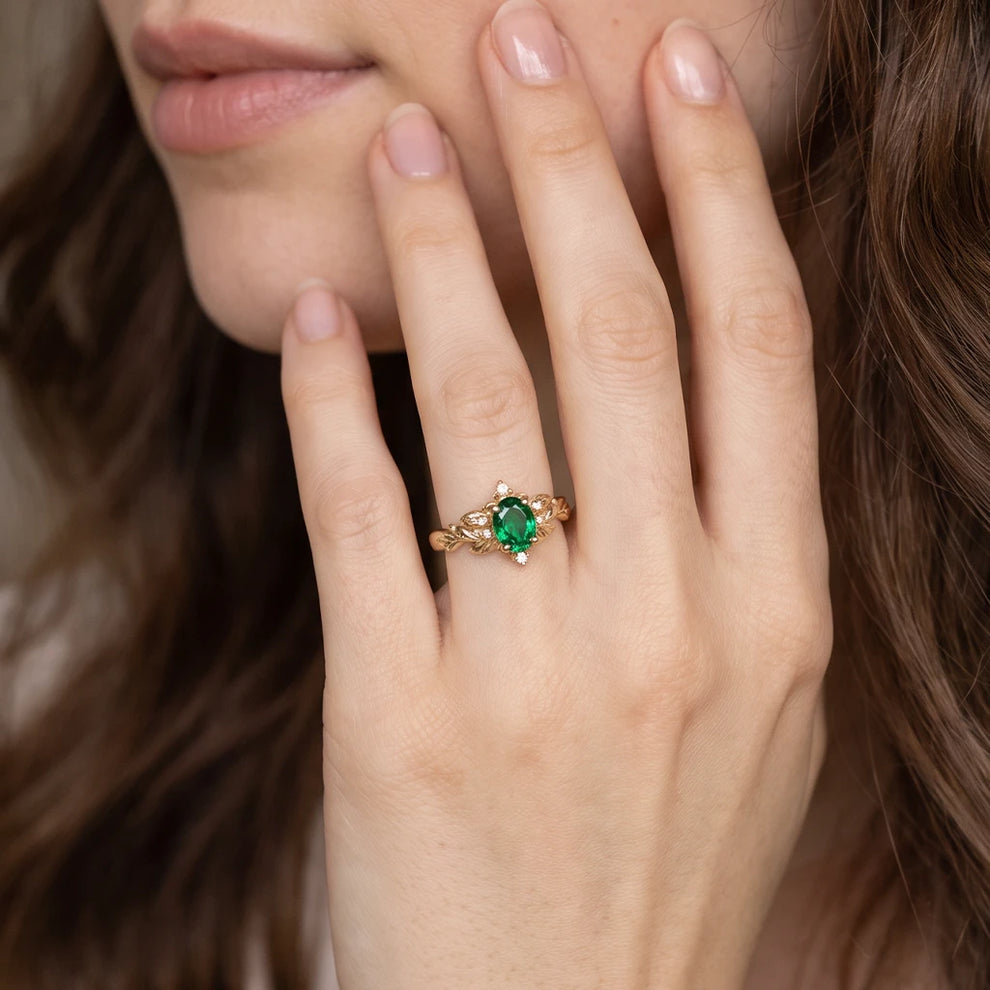 Aurora‘s Verdure | 1.5CT Oval Emerald Vintage Engagement Ring
