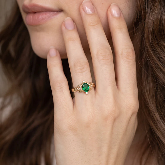 Aurora‘s Verdure | 1.5CT Oval Emerald Vintage Engagement Ring