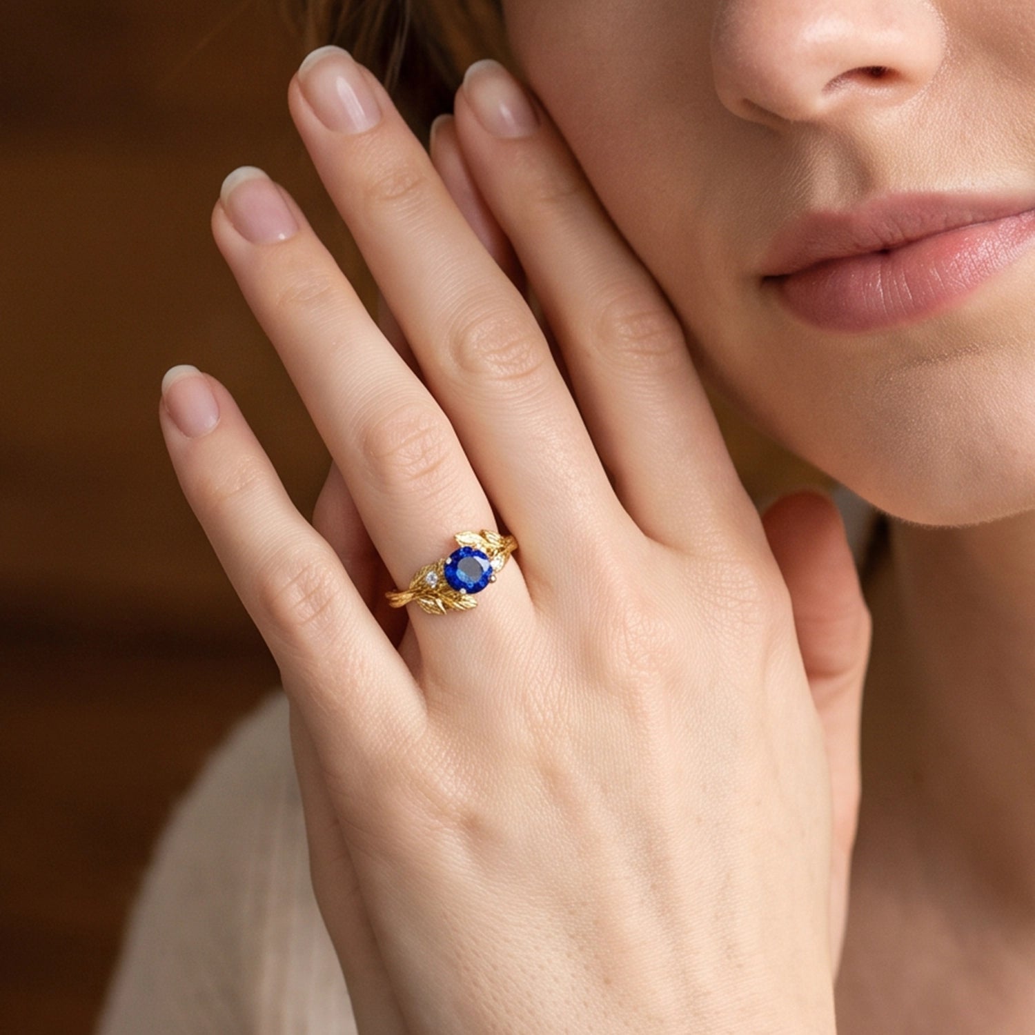 Celine‘s Blossom | Round Cut Blue Sapphire Engagement Ring
