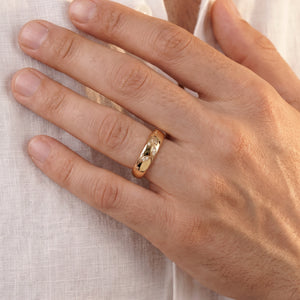 Aurelius’ Laurel | Leaf Relief Diamond Men‘s Band