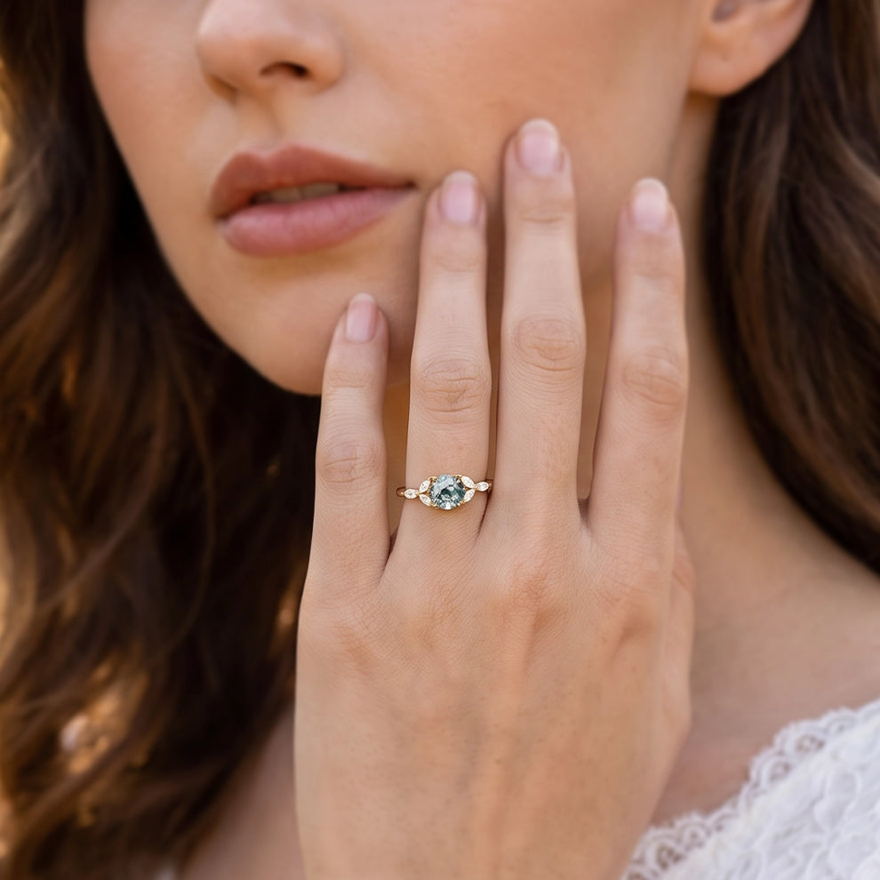 Lavinia‘s Stillness | Classic Round Cut Moss Agate Engagement Ring
