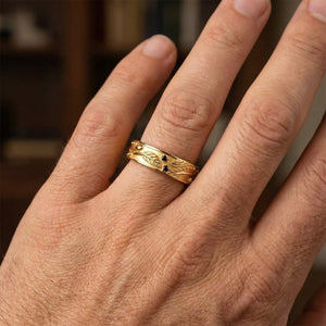 Olive Shade | Men’s Wedding Band with Black Sapphire.