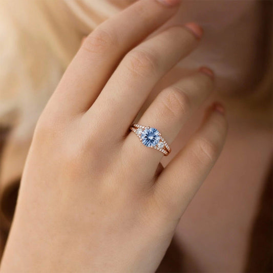 Celia‘s Zephyr | 2CT Round Sky Blue Sapphire Engagement Ring