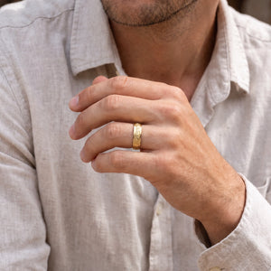 Augustus’ Triumph | 6MM Engraved Laurel Men’s Band