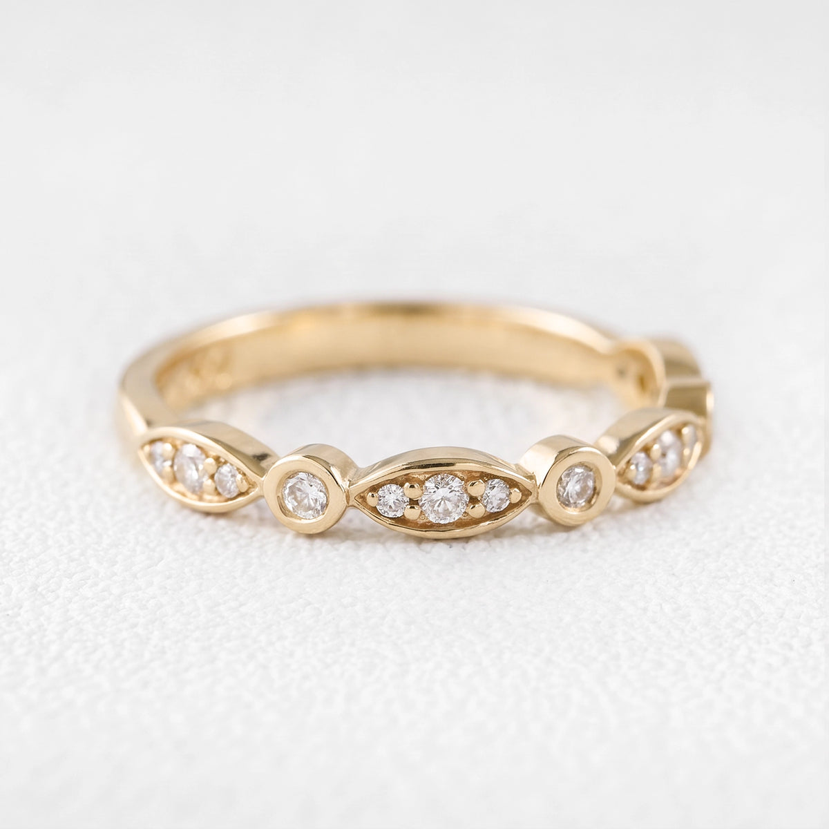 Venus’s Regalia | 1.5CT Oval-Cut Diamond Scalloped Pavé Bridal Set 2pcs
