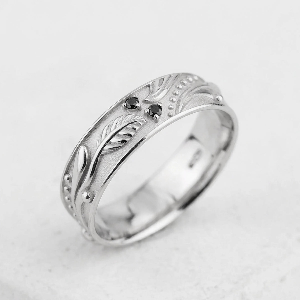 Olive Shade | Men’s Wedding Band with Black Sapphire.