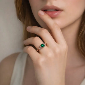 Celia‘s Sonnet | 1.5CT Round Cut Green Solitaire Ring.