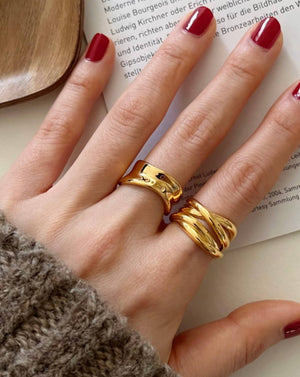 Minimalist Twist Gold Chunky Ring