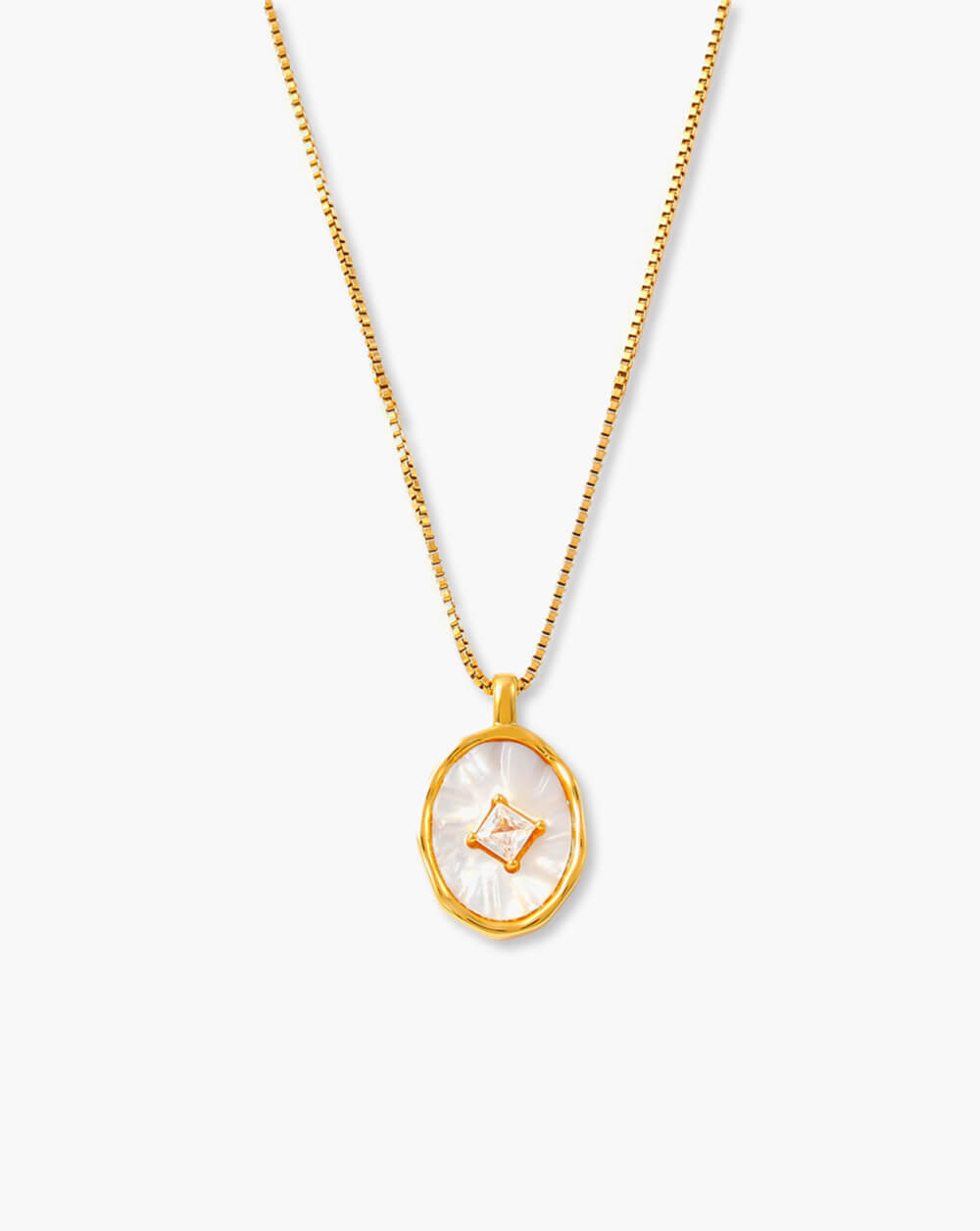 Vintage Oval Pendant Necklace with Mother of Pearl and Zirconia