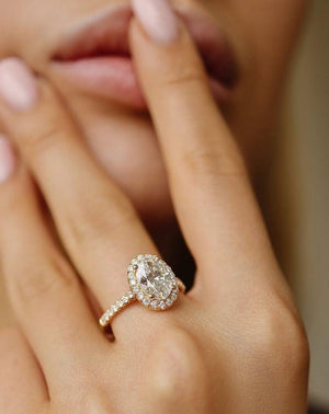 Odette‘s Halo | Oval Moissanite Ring in Morning Light.