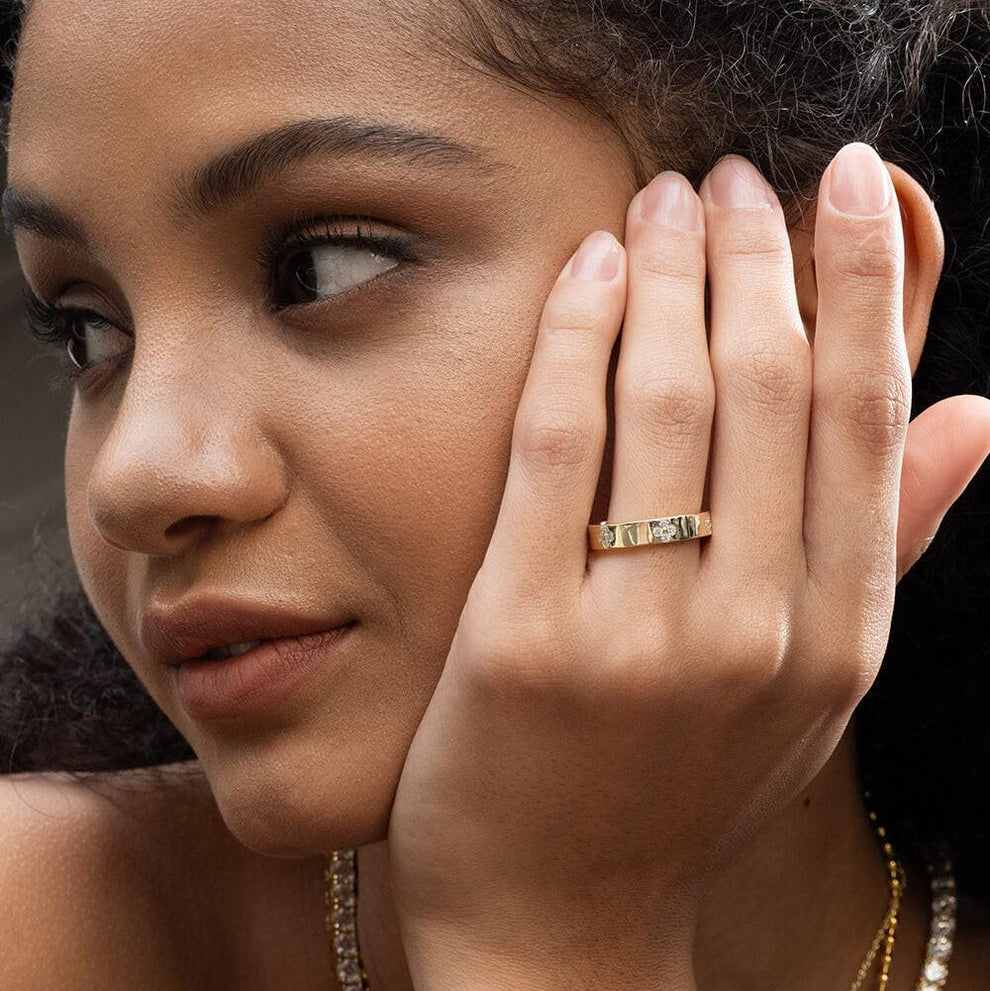 Clover Finder | Minimalist Stackable  Diamond Gold Band Ring.