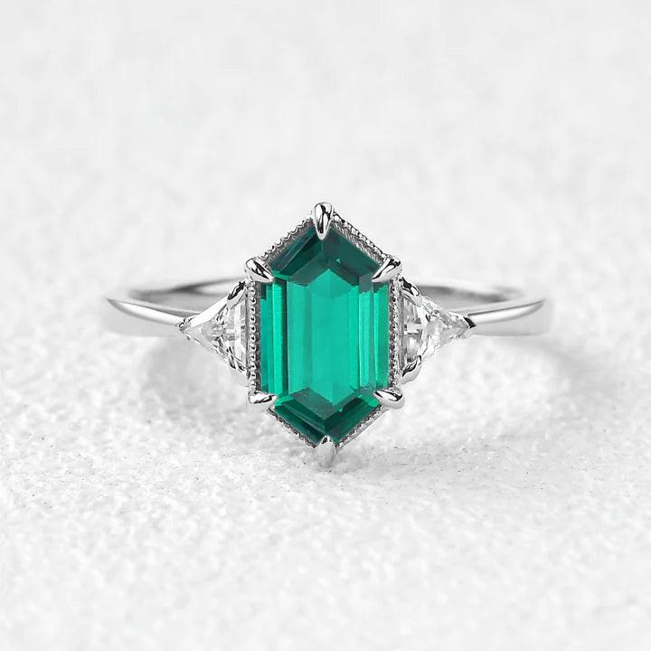 Vintage 1.5CT Geometric Moss Agate Three-Stone Ring.