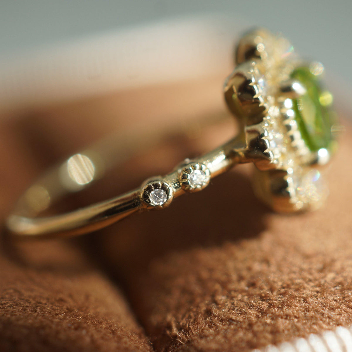 1CT Round Cut Evergreen Green Gemstone Engagement Ring.