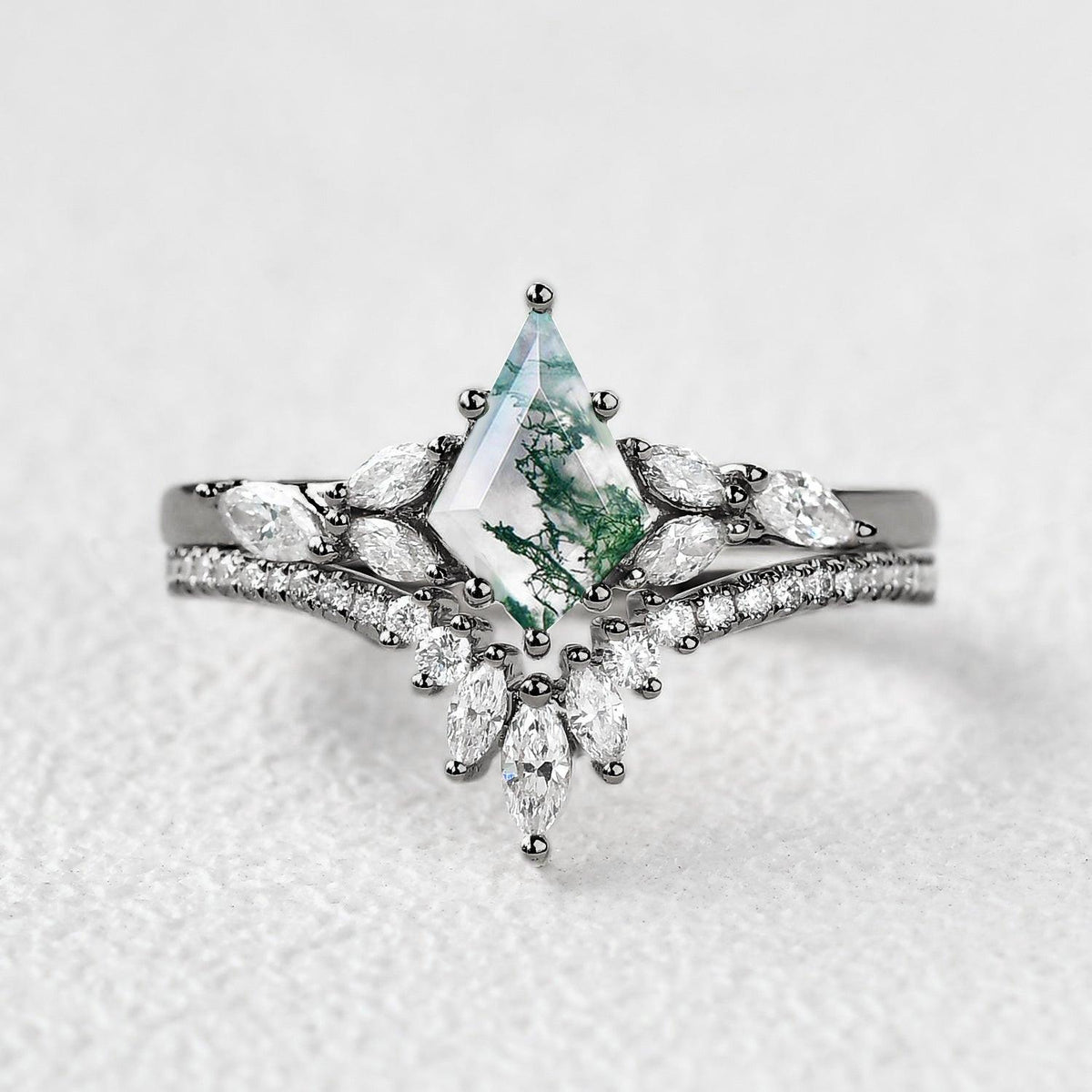 Nyx’s Kite | Kite Cut Moss Agate Black Gold Engagement Ring Set 2pcs.