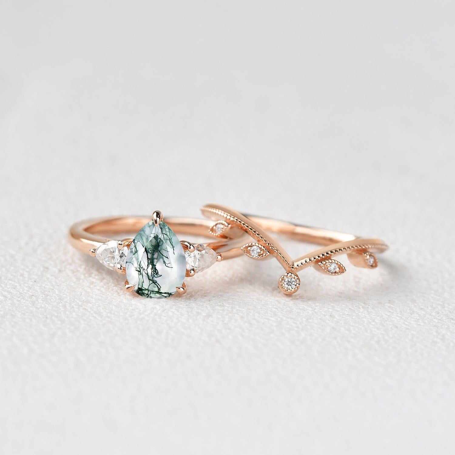 1.5ct Pear Shaped Moss Agate Three-stone Leafy Ring Set 2pcs.