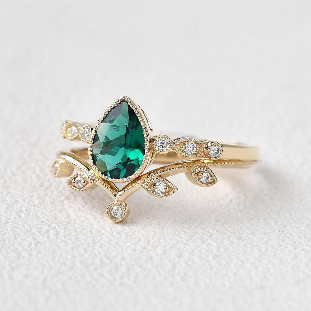 Vera's Grace | Classic Vine Band Pear Emerald Bridal Set 2pcs.